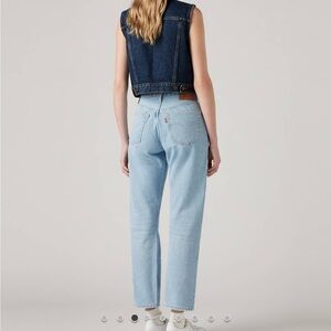 Levi’s original 501 Crop Jeans in light wash!